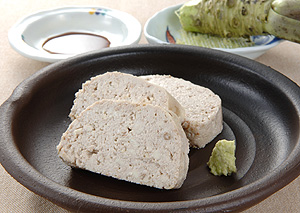 くるみと松の実入りの豆腐かまぼこ