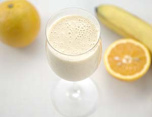 バナナとオレンジのミルクヨーグルトジュース