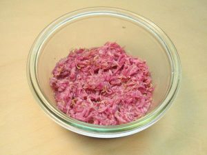 菊と牛肉そぼろの混ぜご飯