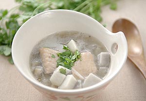 鮭とさといものベトナム風スープ